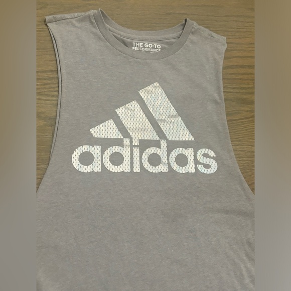 Adidas Grey Holographic Tank go to performance tee Women’s small - Picture 2 of 5